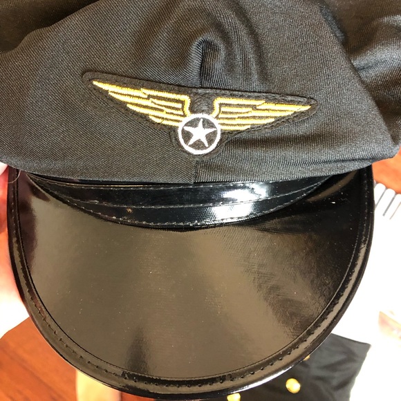 First Class Captain Costume from Spirit - Picture 7 of 16